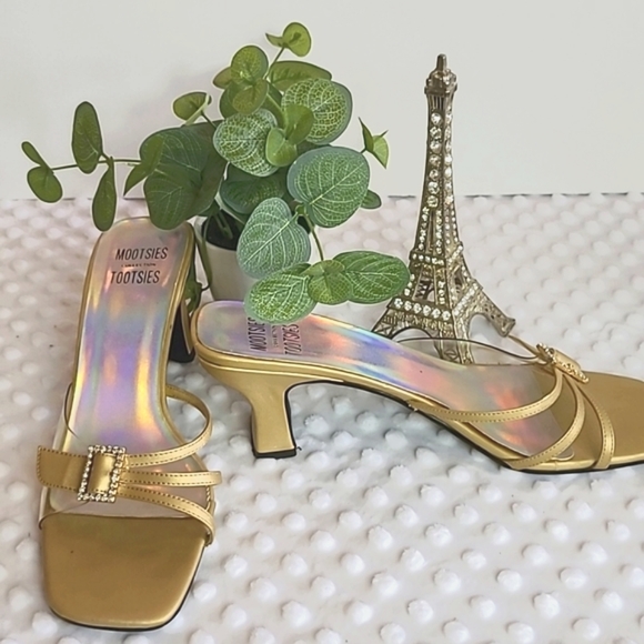 Mootsies Tootsies gold satin 2.5" mules with rhinestone accent - Size 9 - #9-170 - Picture 1 of 5